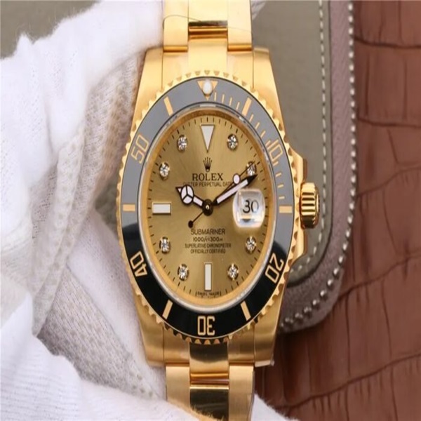 4d39d6_ffd7428418874ad68df76bb3638e3737mv2-700x467 Submariner-date 126618 18K yellow-gold 1:1 Superclone - Image 1